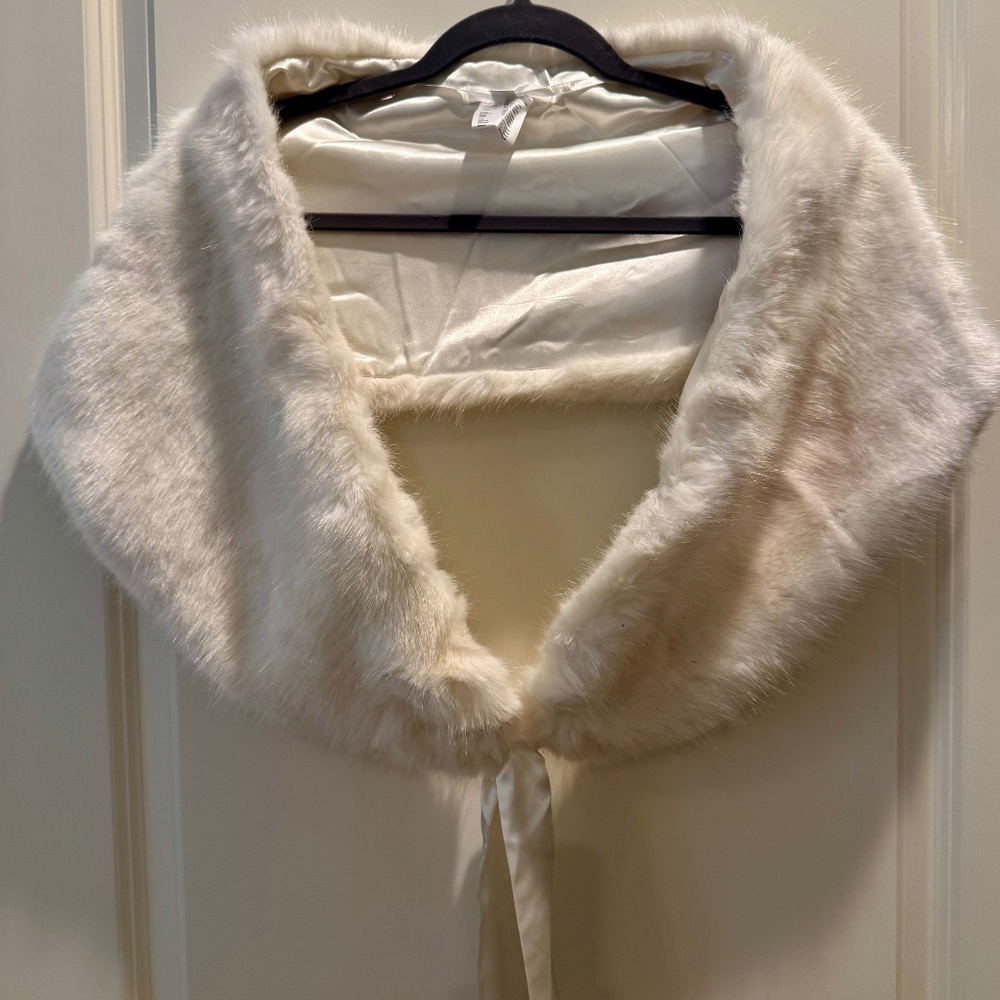 Elegant Ivory Faux Fur Bridal Wrap